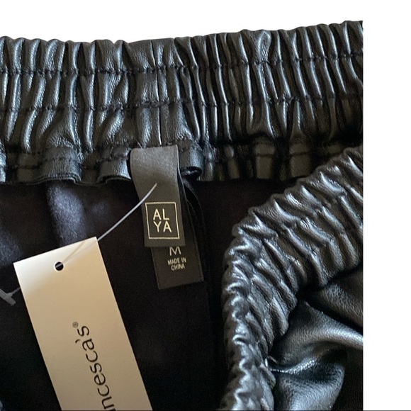 Francesca’s Gothic Vegan Leather Raw Hem Pull-on Shorts Size Medium (no p… - Picture 3 of 9